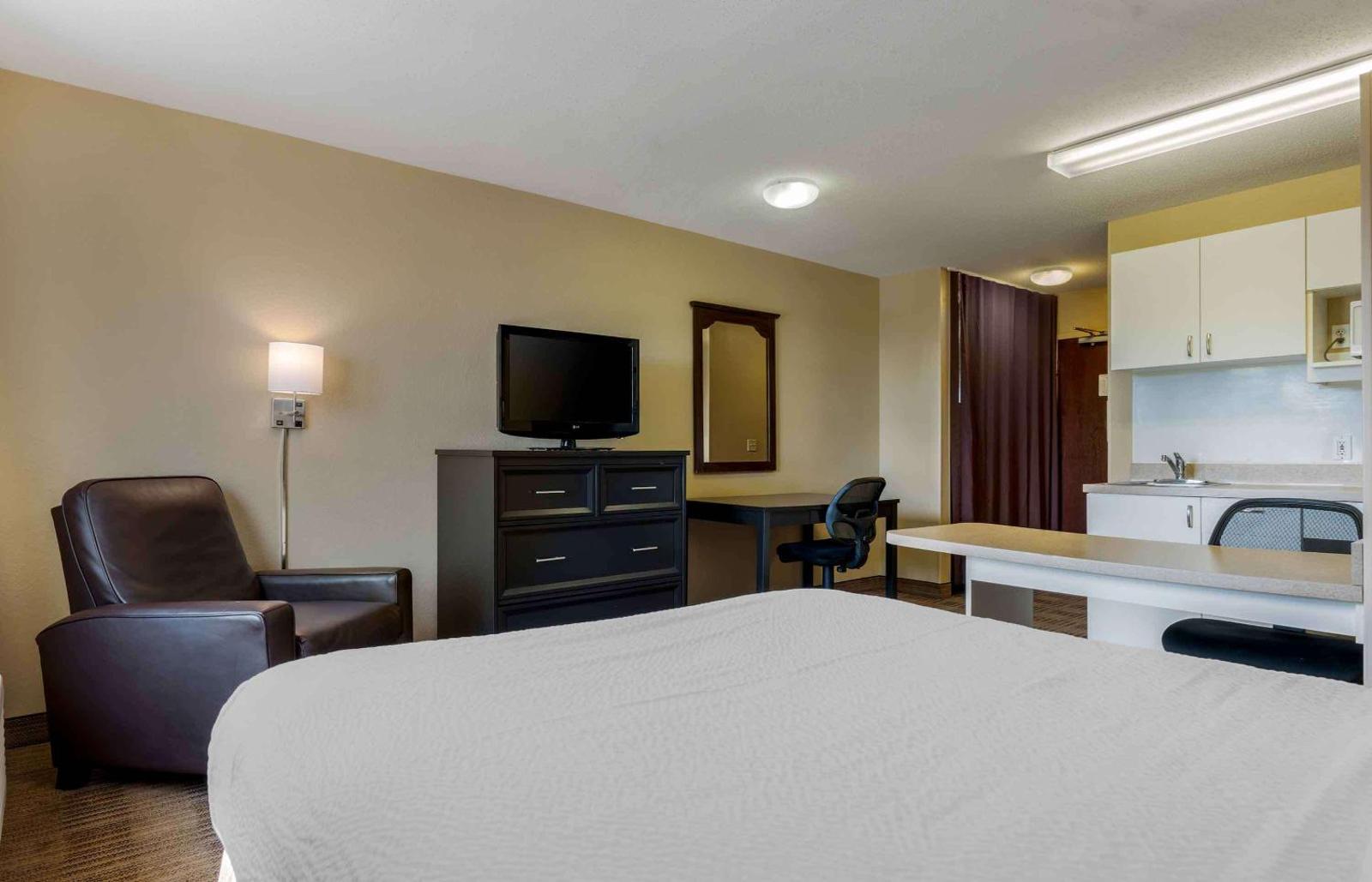 Extended Stay America Suites - Chicago - Gurnee Main image 1